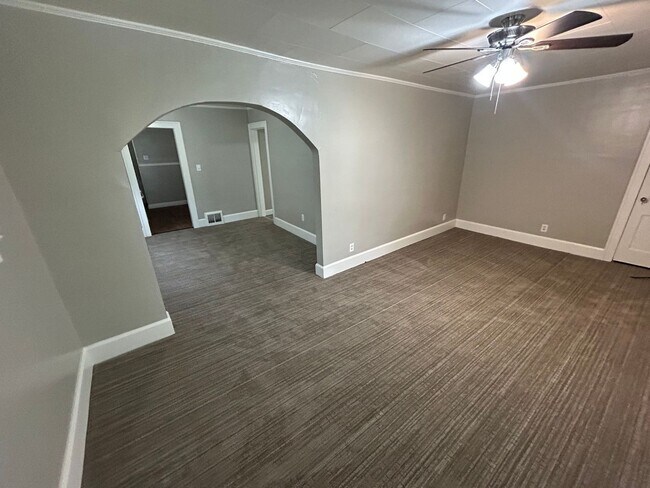 Building Photo - Cozy and freshly Updated North Toledo Home Near I-75 & Downtown