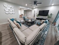 Building Photo - 4 Bed 2 Bath