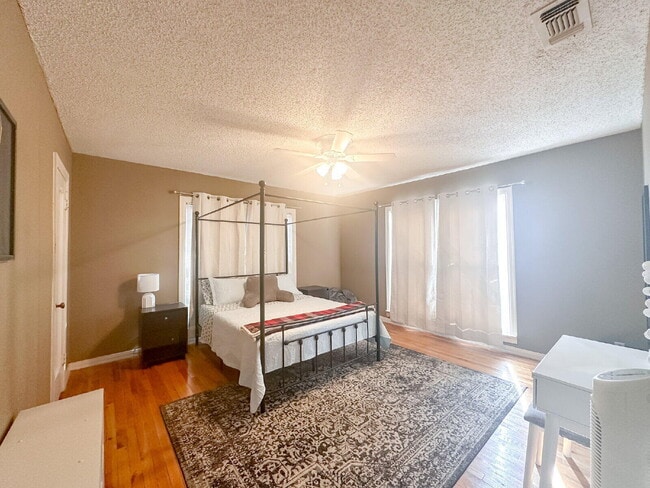 Building Photo - 2611 29th St