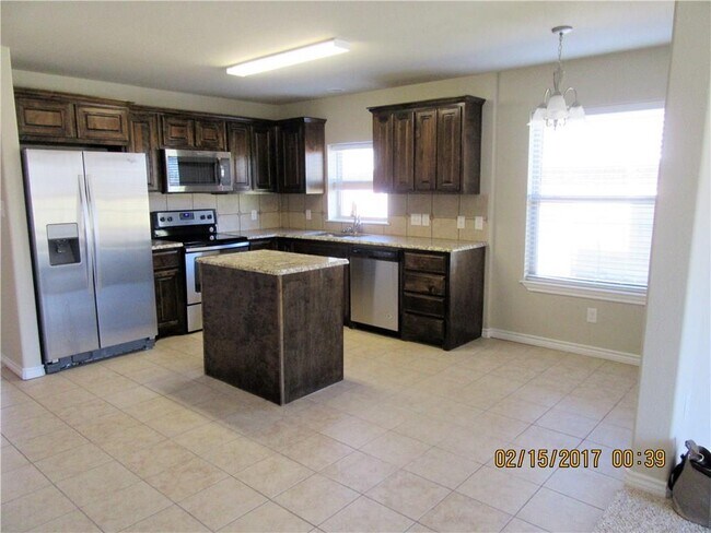 Building Photo - 1725 Fairway Dr