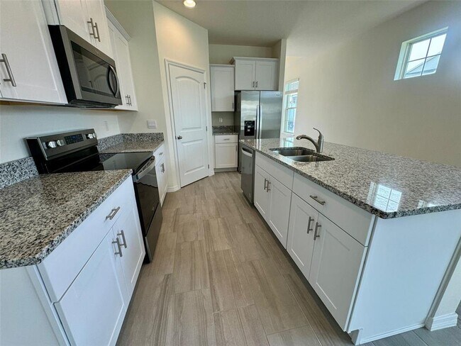 Building Photo - 16085 Scarpetta St