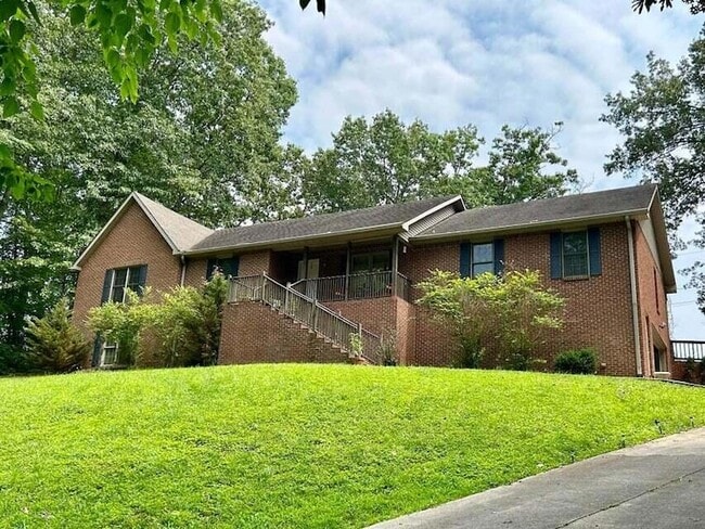 Primary Photo - 9 Edgewood Dr