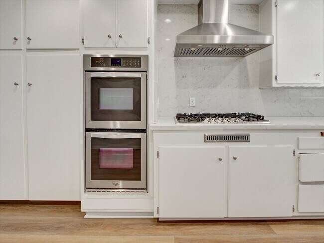 Building Photo - 3 bedrooms, 2 bathrooms house in La Habra