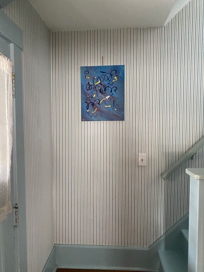 Building Photo - (STUDENT HOUSING) Stunning 5 bedroom, 1 Of...