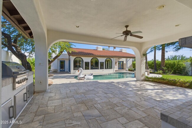 Building Photo - 5828 E Cactus Wren Rd