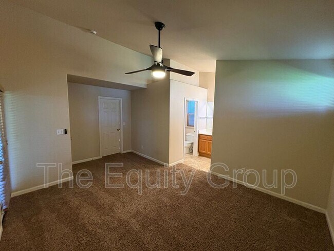 Building Photo - 1422 E Mesa Ct