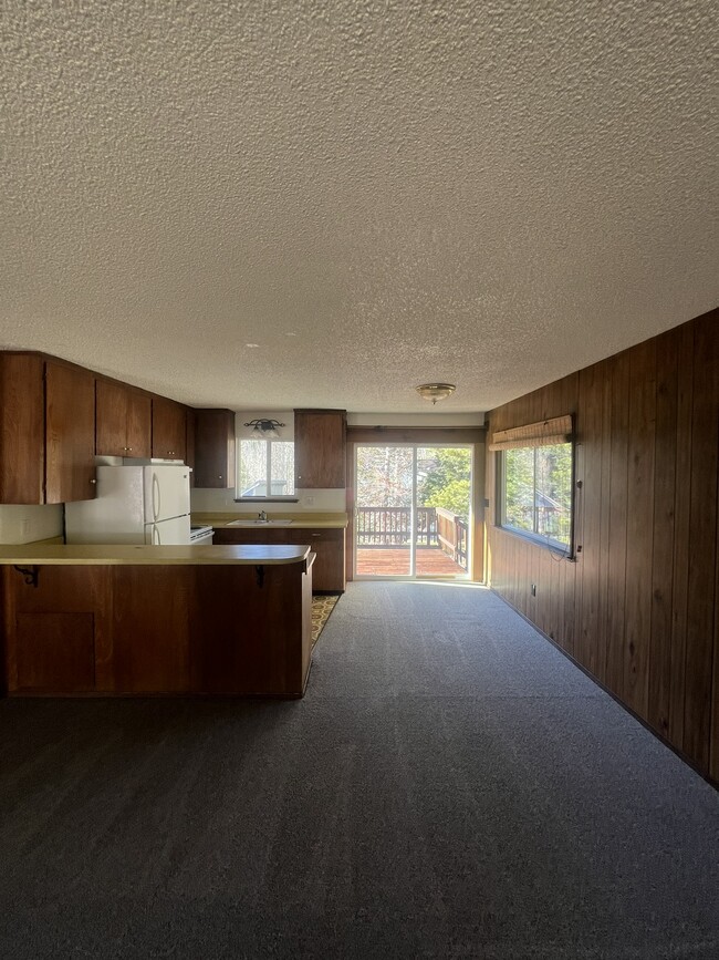 Building Photo - 1215 Mt Shasta Cir