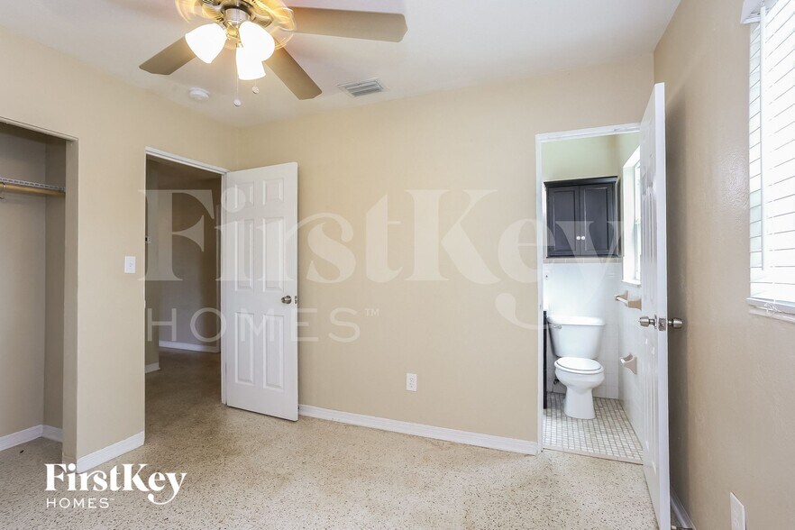 Building Photo - 5425 13th Ave N