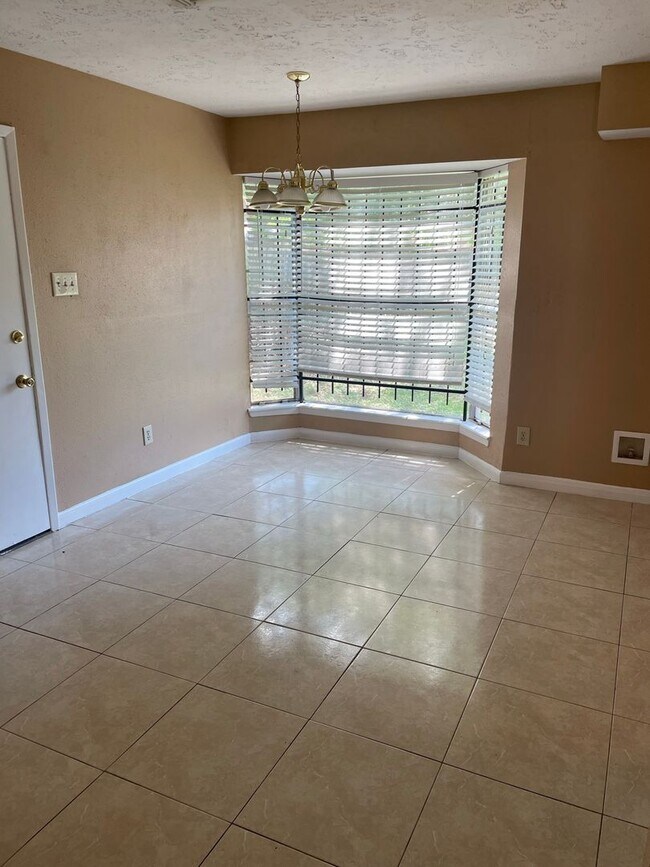 Building Photo - 13411 Boonway Dr