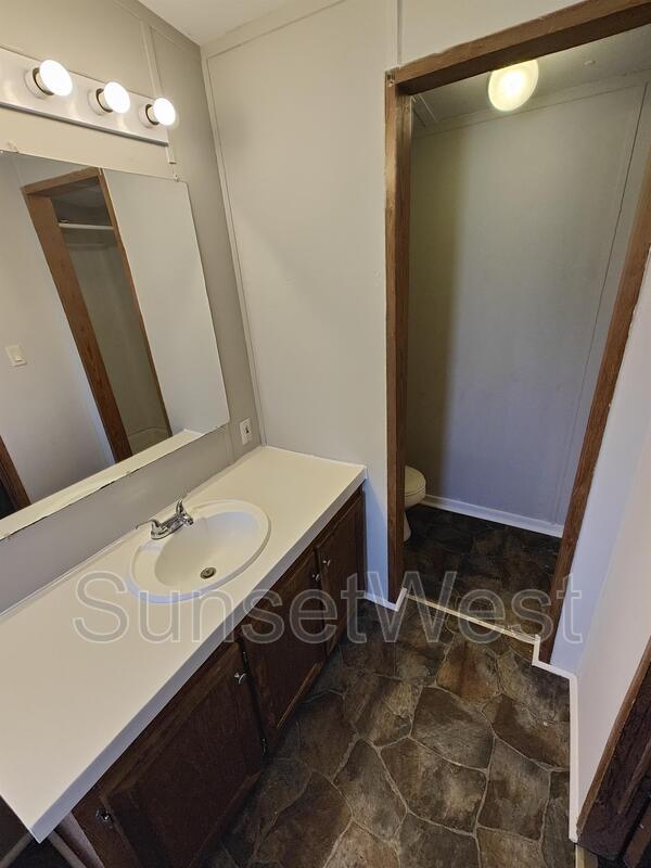 Building Photo - 308 Sunshine Dr