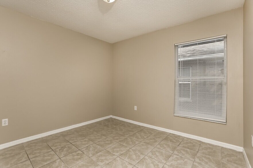 Building Photo - 326 Daniels Pointe Dr