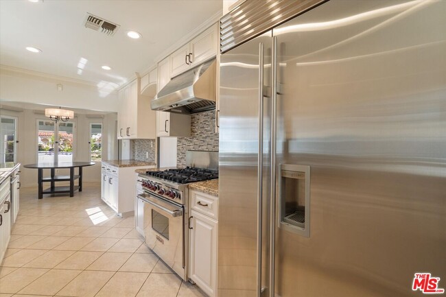 Building Photo - 208 S Rodeo Dr