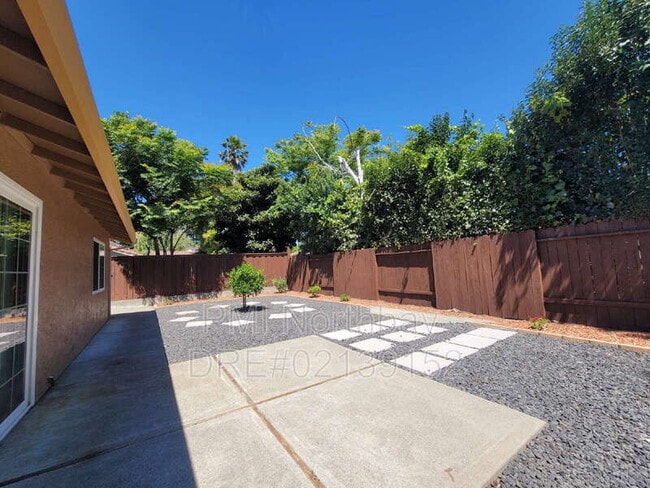 Building Photo - 2080 Diamond Way