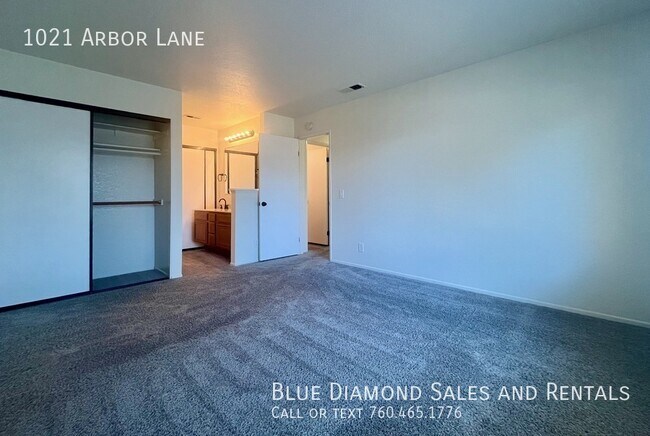 Building Photo - 1021 Arbor Ln