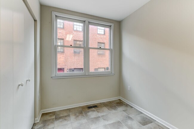 Building Photo - 138 Welcome Aly