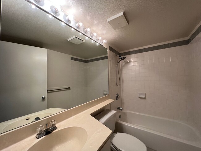 Building Photo - For Rent - [Parkglen at Waikele] 94-612 Lu...