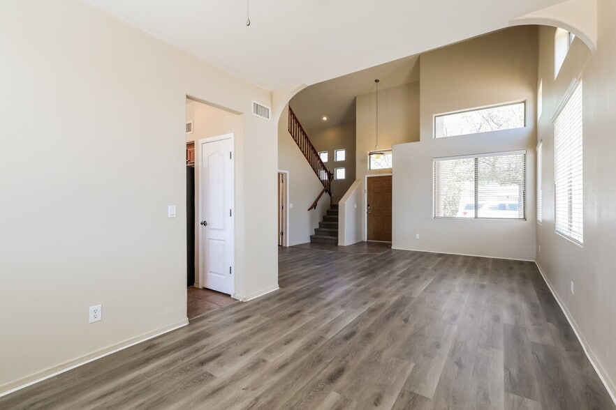 Building Photo - 5562 S Lemon Tree Dr