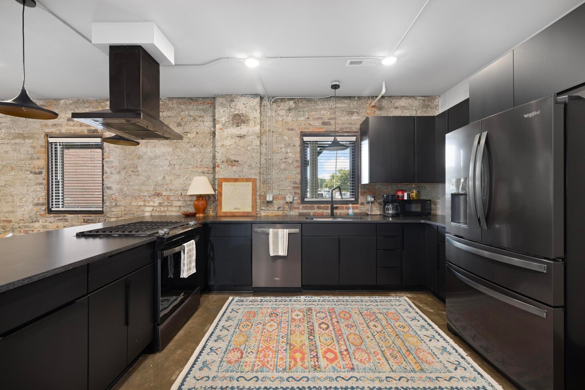 Building Photo - 18 Bank St