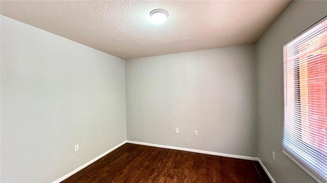 Building Photo - 7811 Sugar Bend Dr