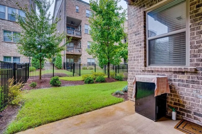 Building Photo - 2359 Montford Pl