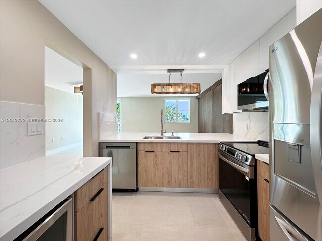Building Photo - 1145 Normandy Dr