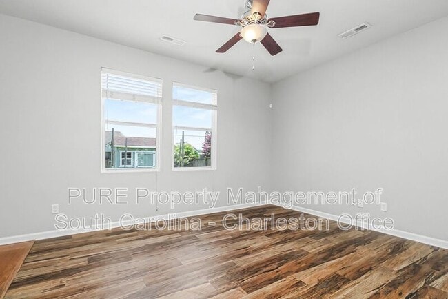 Building Photo - 407 Greywood Ln