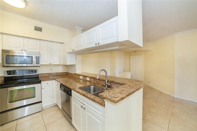 Building Photo - 17150 N Bay Rd