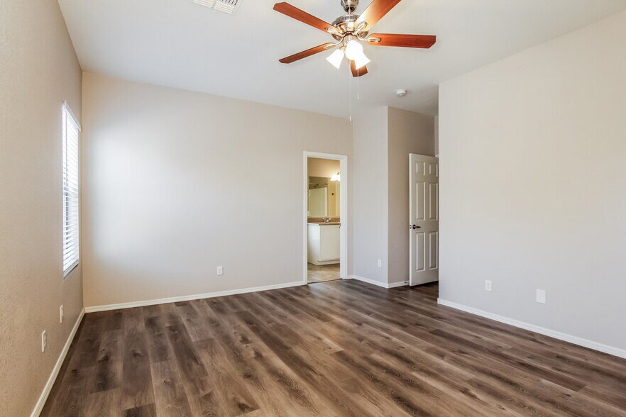 Building Photo - 3134 W Cavedale Dr