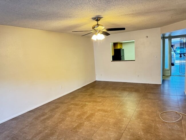 Building Photo - 2 bedroom townhome in Phoenix