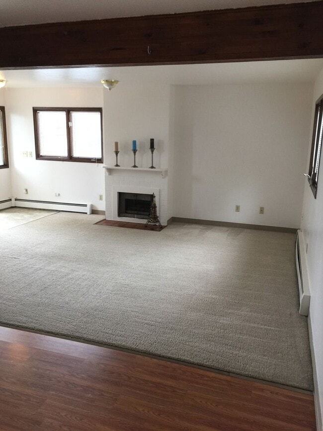 Building Photo - South Anchorage Beautiful 3 bed townhouse ...