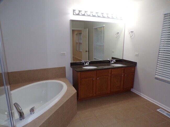 Building Photo - 2096 Limestone Ln