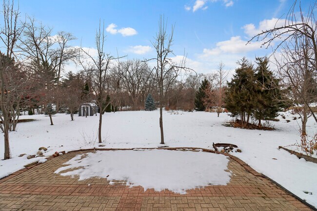 Building Photo - 1462 Glen Ellyn Rd