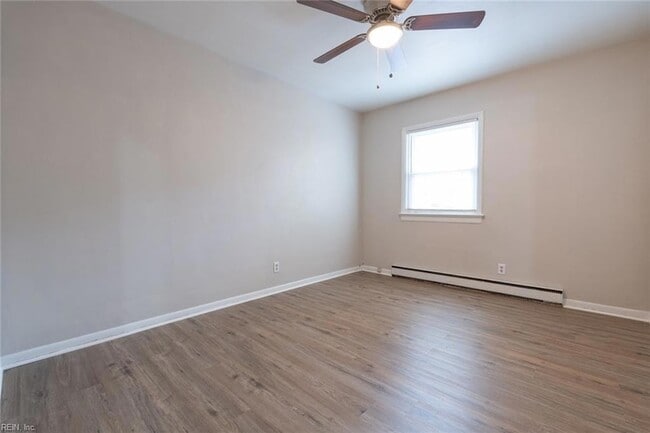 Building Photo - 344 Woodview Ave