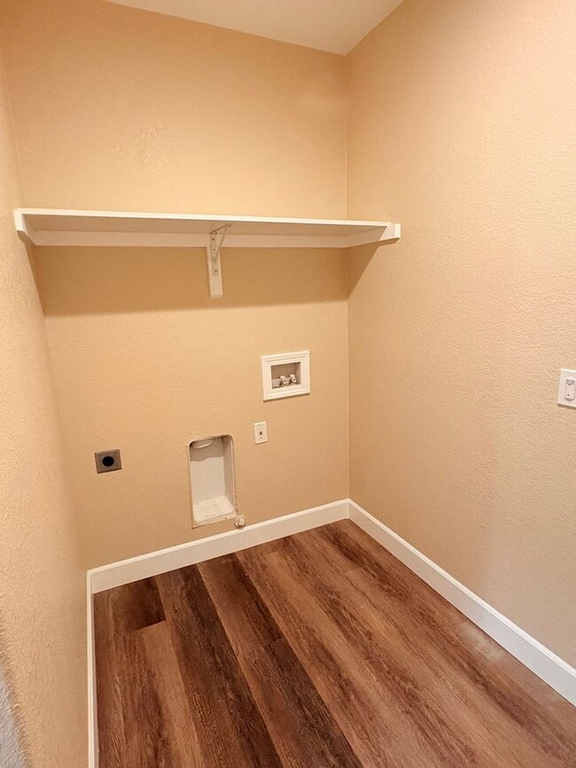 Building Photo - Stunning 4 bedroom house in Livingston