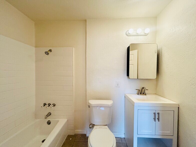 Building Photo - 1102 Westerly Ter