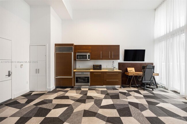 Building Photo - 465 Brickell Ave