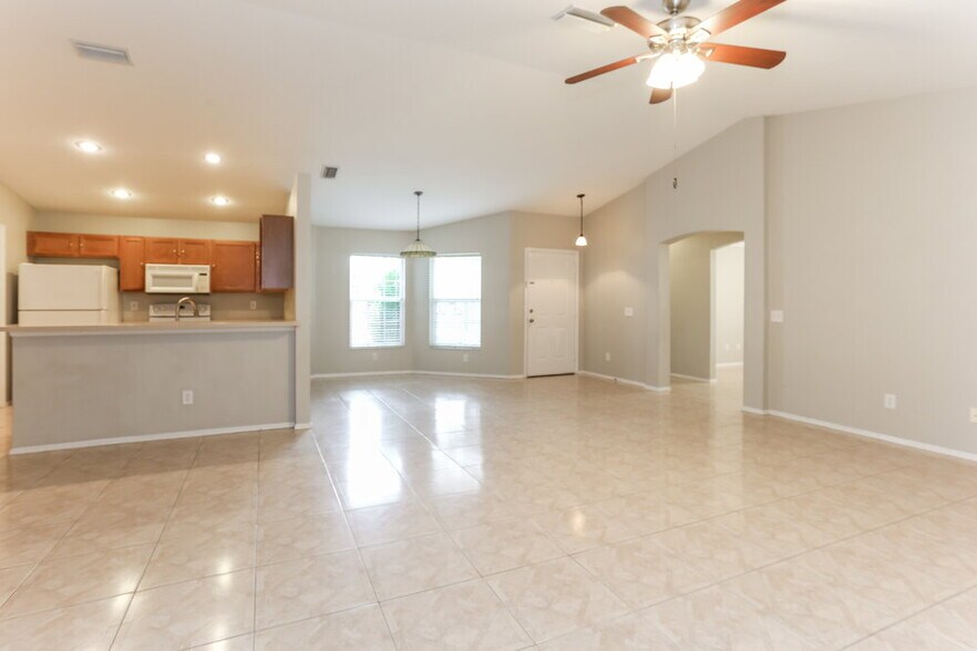 Building Photo - 11753 Shirburn Cir