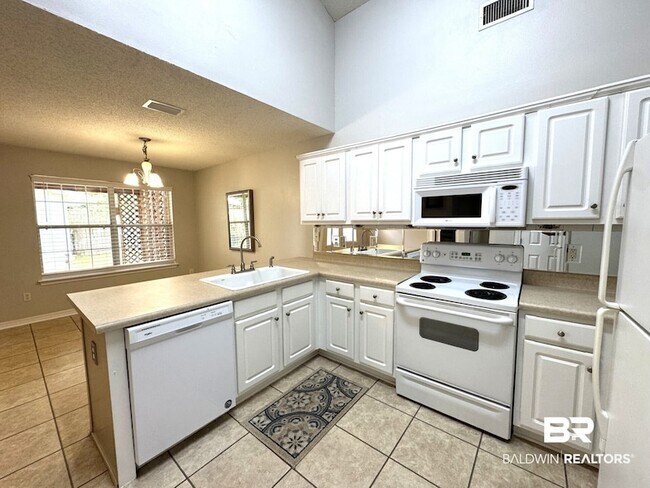 Building Photo - 9964 Hollowbrook Ave