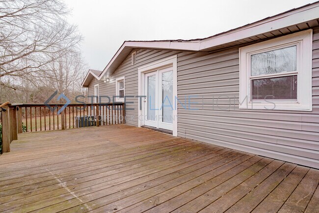 Building Photo - Charming 4 Bedroom in Campobello!