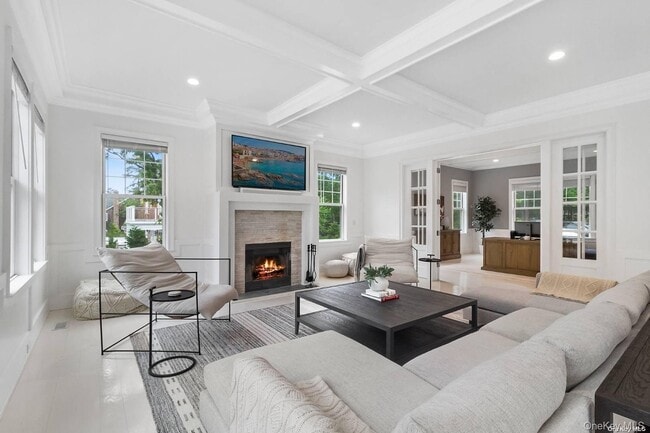 Building Photo - 2 Sophia Ct