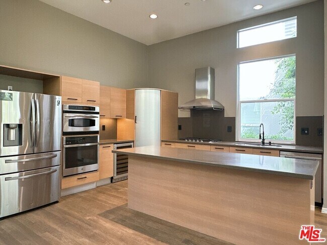 Building Photo - 6581 S Seabluff Dr