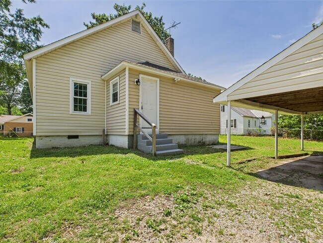 Building Photo - 1211 Miles Ave