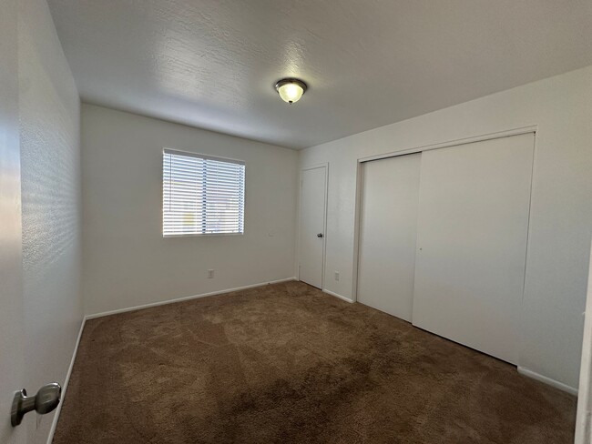 Building Photo - Lindsey and McKellips: 2bed, 1 bath unit, second floor