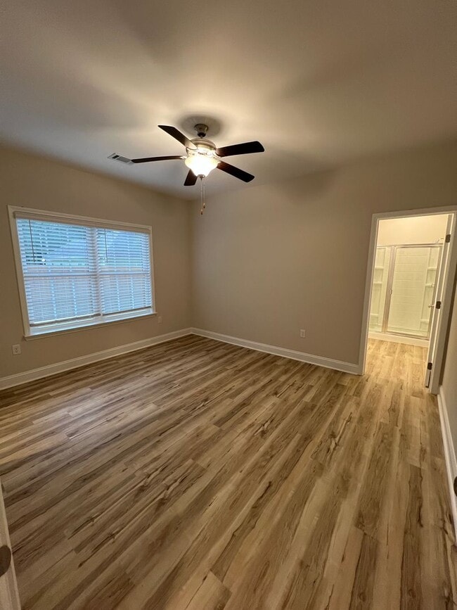 Building Photo - 3 Bed 2 Bath Home with Porches and Huge Ba...
