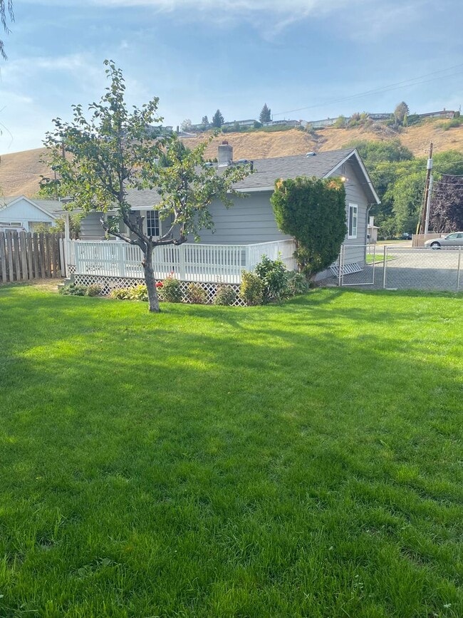 Building Photo - The Perfect Match for Your Lifestyle-Priva...