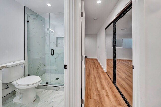 Building Photo - 11845 Hamlin St