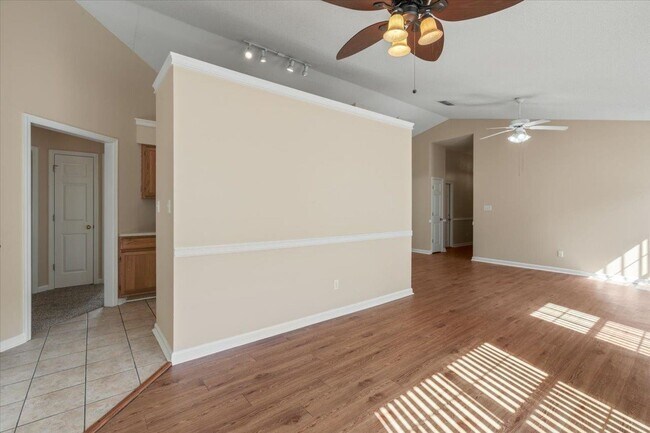 Building Photo - 135 Ivernia Loop