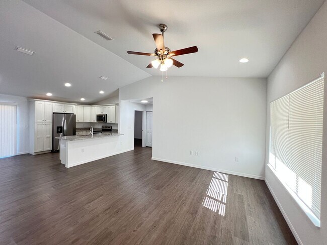 Building Photo - AWESOME 3 BD/2BA Home in Ocklawaha!! Available now!!