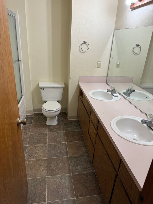 Building Photo - SW Karla Ct.