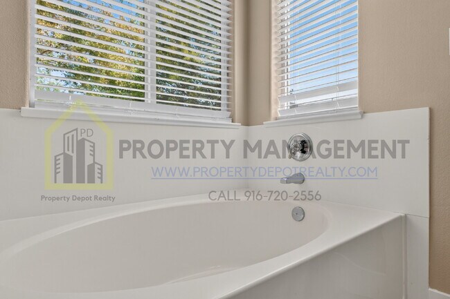 Building Photo - Spacious 3-Bed, 2-Bath Retreat on Charm Way